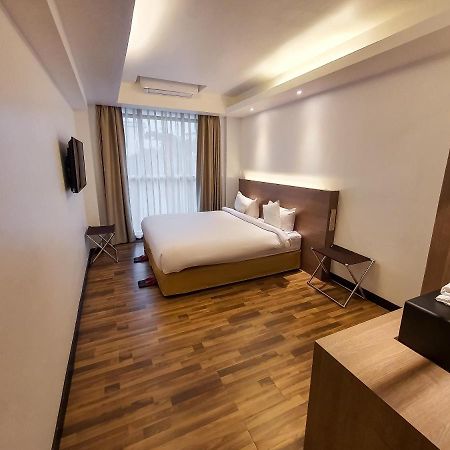 Clover Suites Royal Lake Rangoon Buitenkant foto