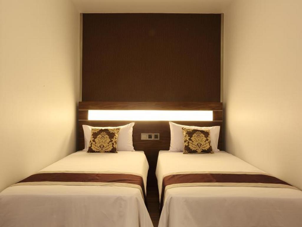 Clover Suites Royal Lake Rangoon Buitenkant foto