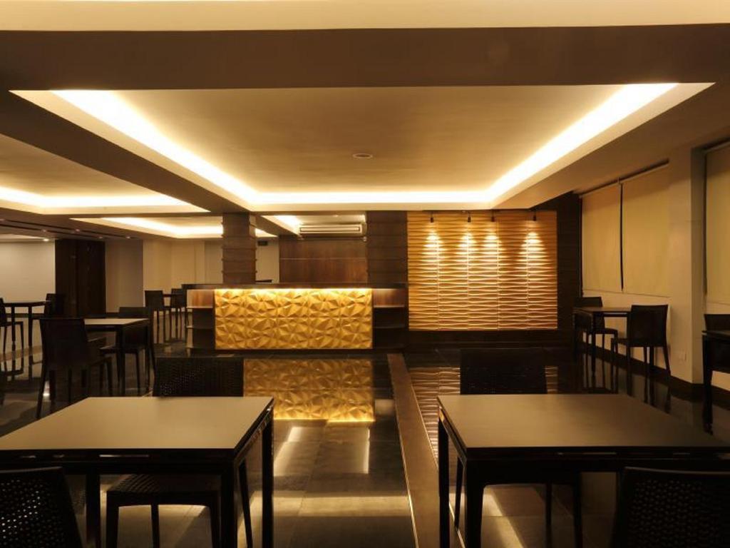 Clover Suites Royal Lake Rangoon Buitenkant foto