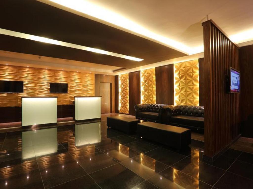 Clover Suites Royal Lake Rangoon Buitenkant foto