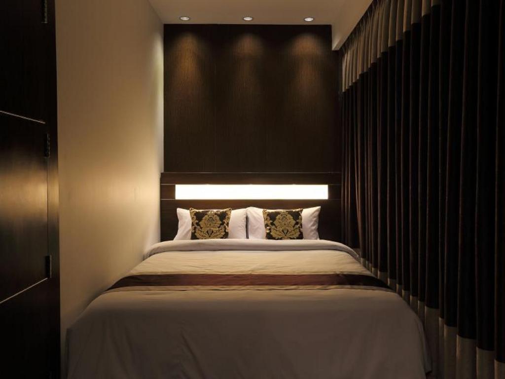 Clover Suites Royal Lake Rangoon Buitenkant foto