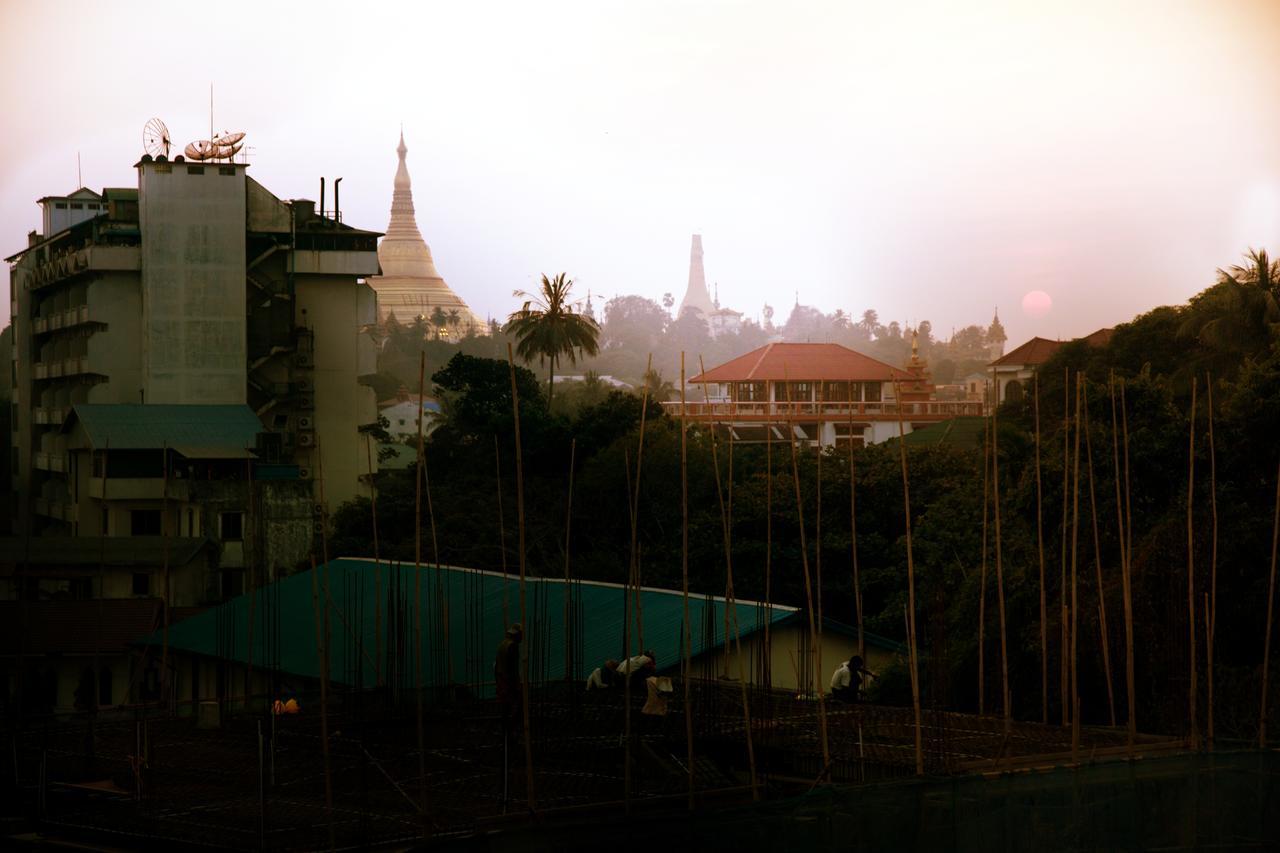 Clover Suites Royal Lake Rangoon Buitenkant foto