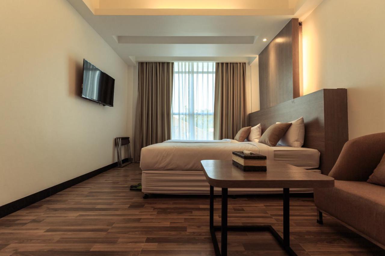 Clover Suites Royal Lake Rangoon Buitenkant foto