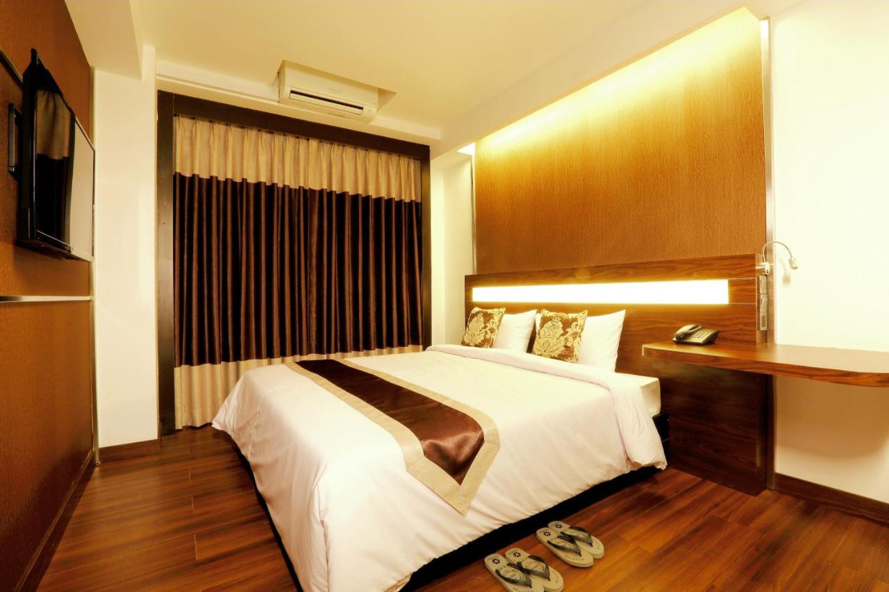 Clover Suites Royal Lake Rangoon Buitenkant foto