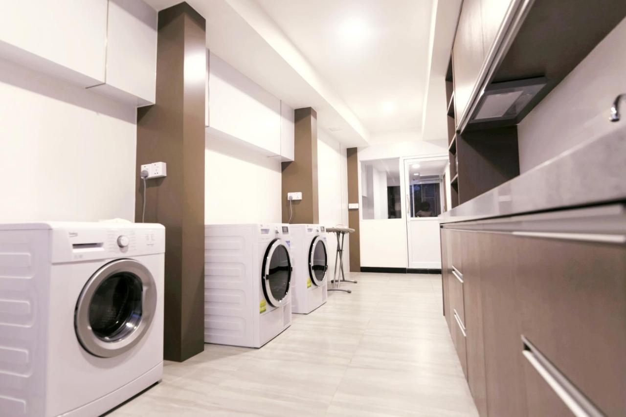 Clover Suites Royal Lake Rangoon Buitenkant foto
