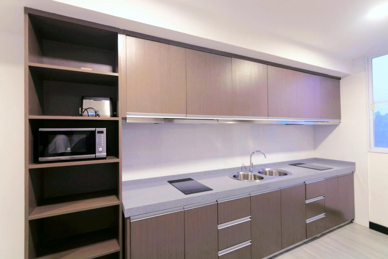 Clover Suites Royal Lake Rangoon Buitenkant foto