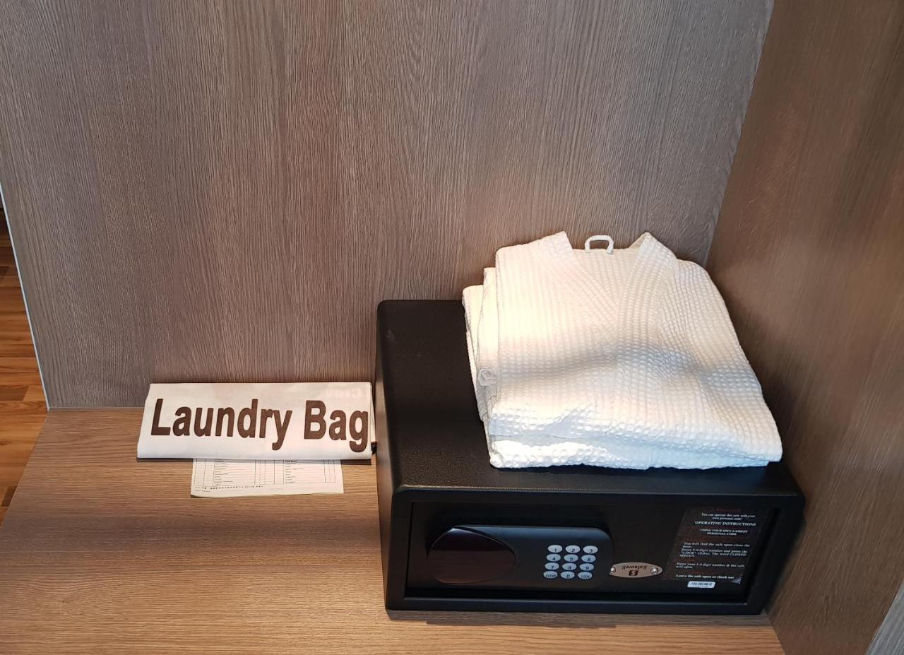 Clover Suites Royal Lake Rangoon Buitenkant foto