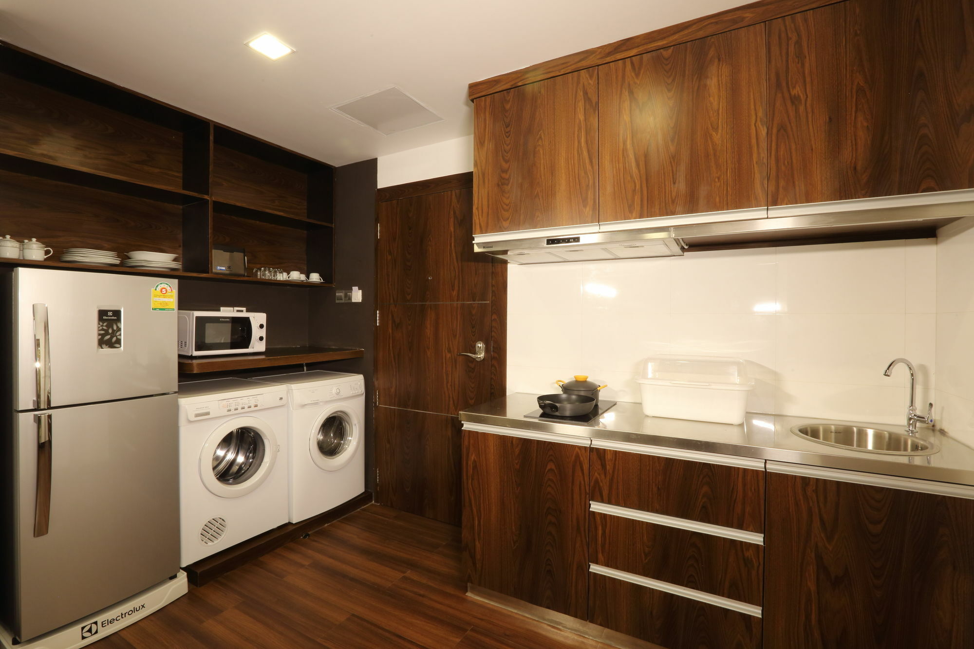 Clover Suites Royal Lake Rangoon Buitenkant foto
