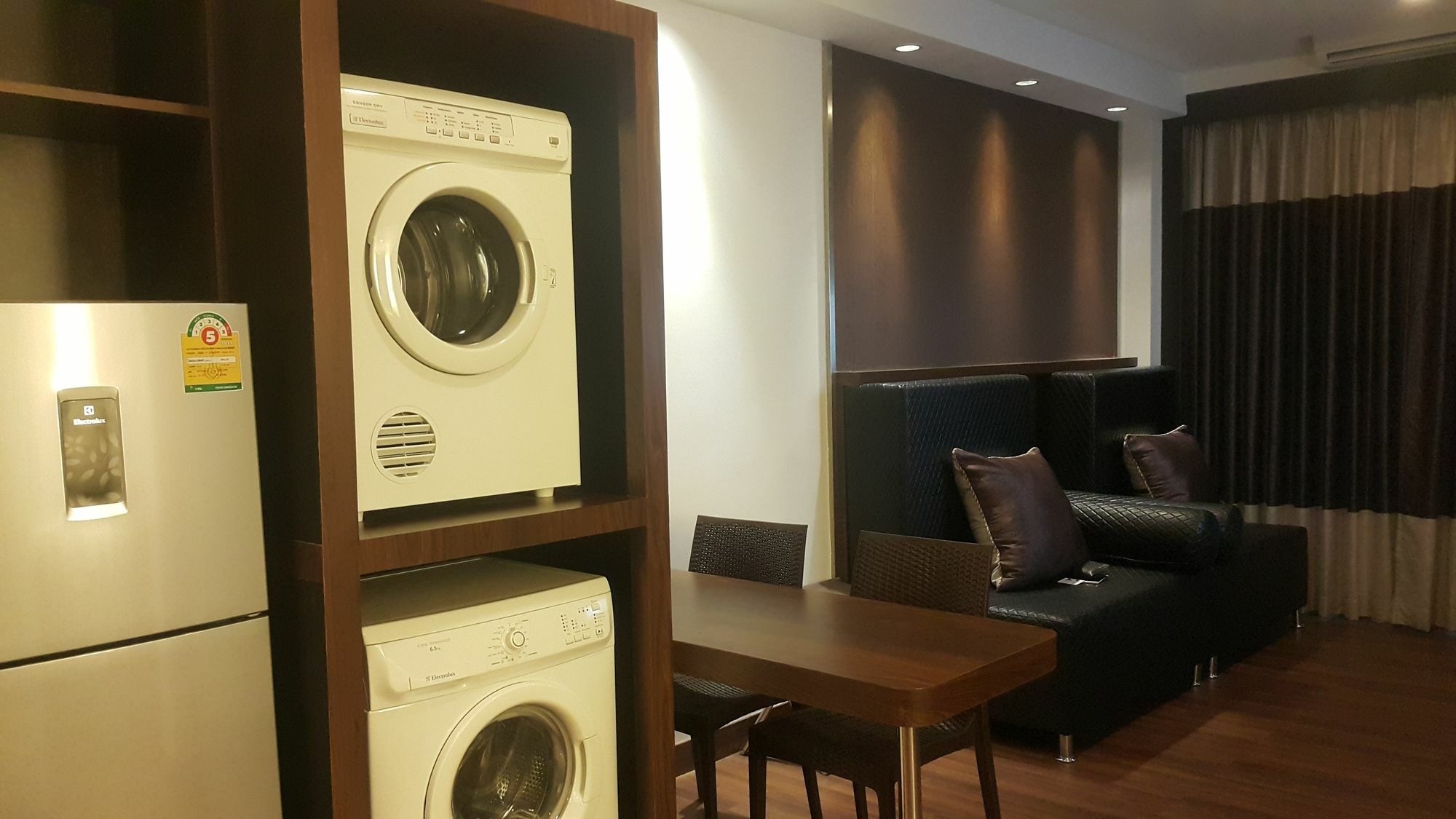 Clover Suites Royal Lake Rangoon Buitenkant foto