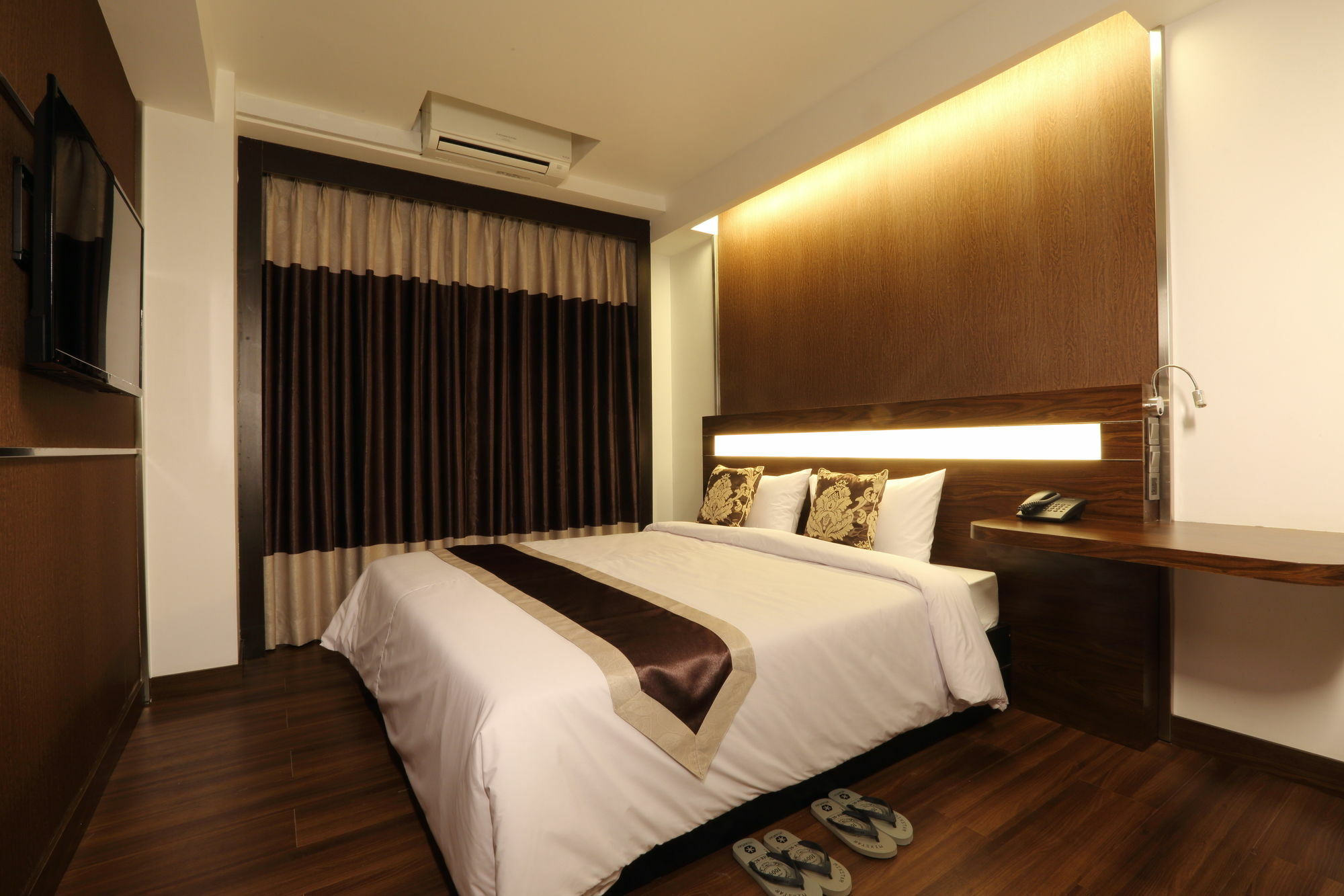 Clover Suites Royal Lake Rangoon Buitenkant foto