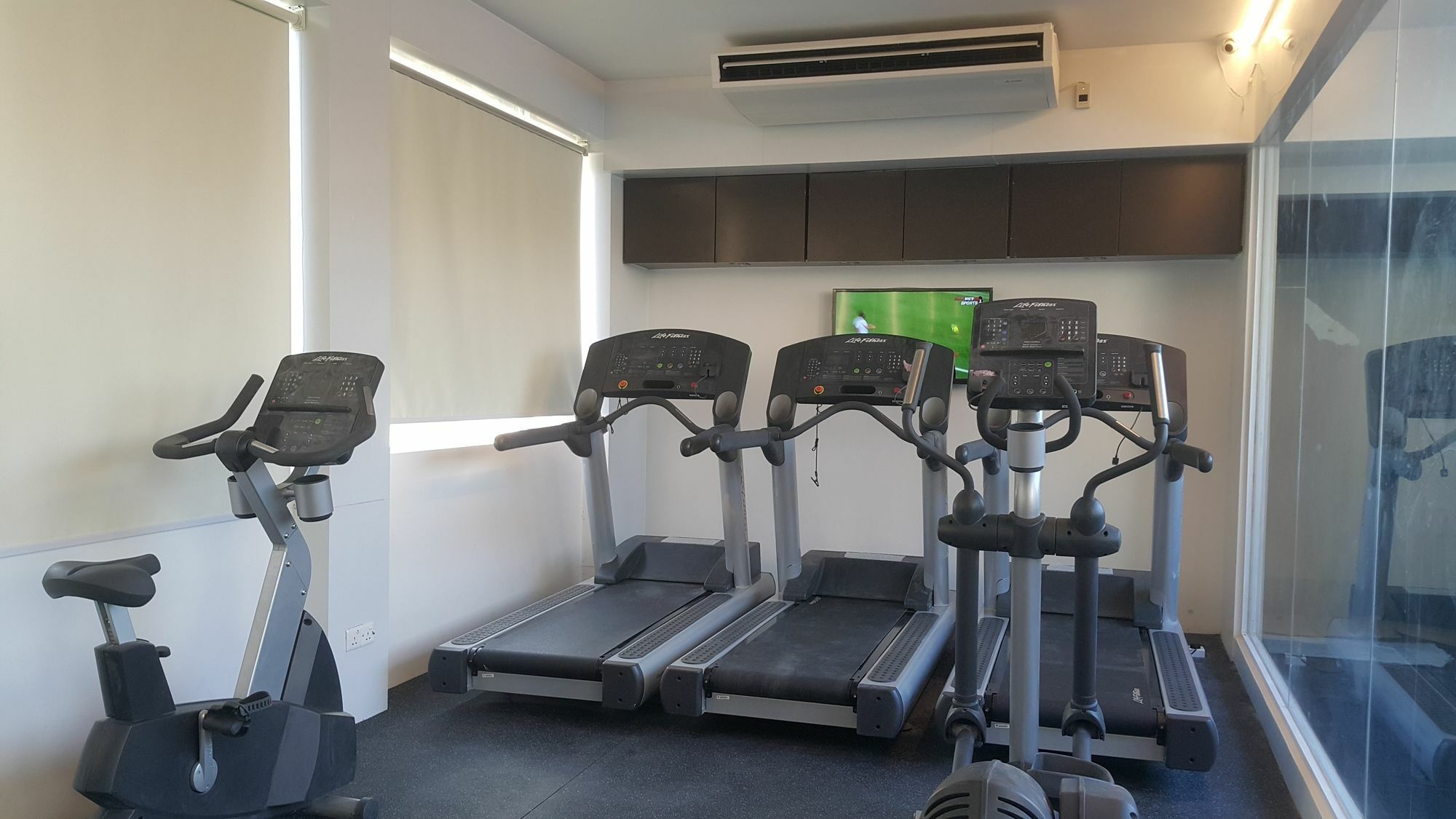 Clover Suites Royal Lake Rangoon Buitenkant foto