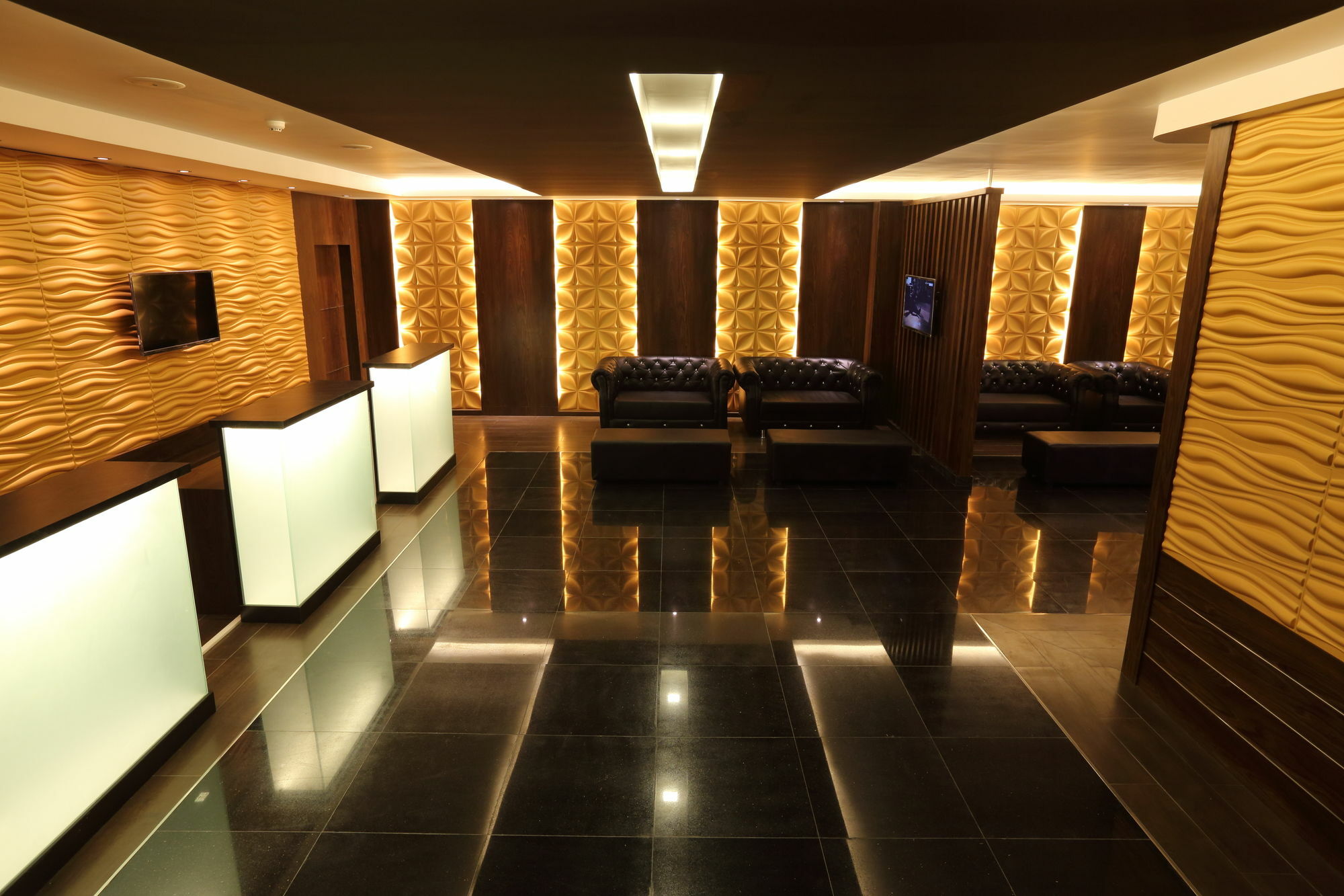 Clover Suites Royal Lake Rangoon Buitenkant foto