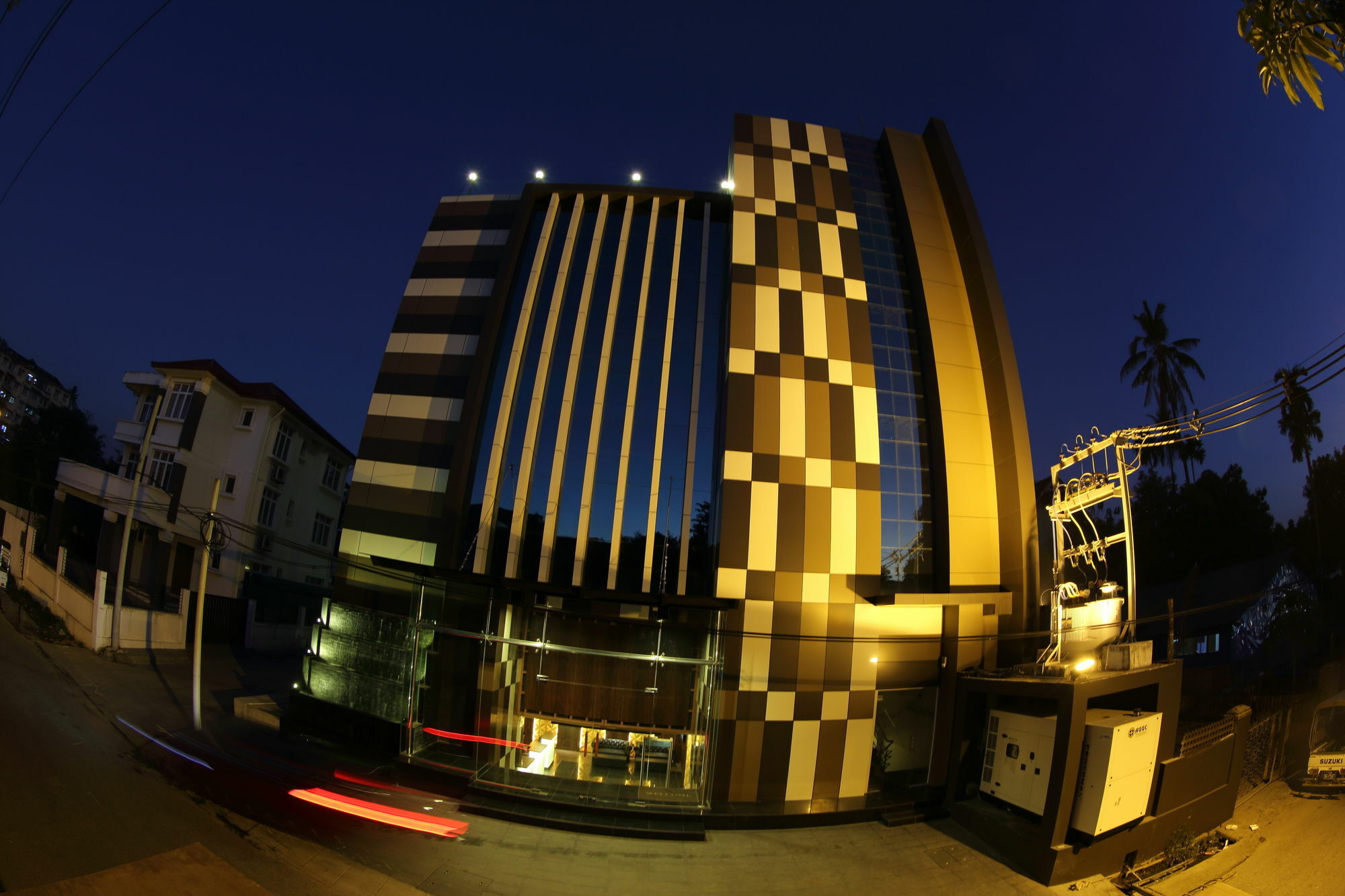 Clover Suites Royal Lake Rangoon Buitenkant foto