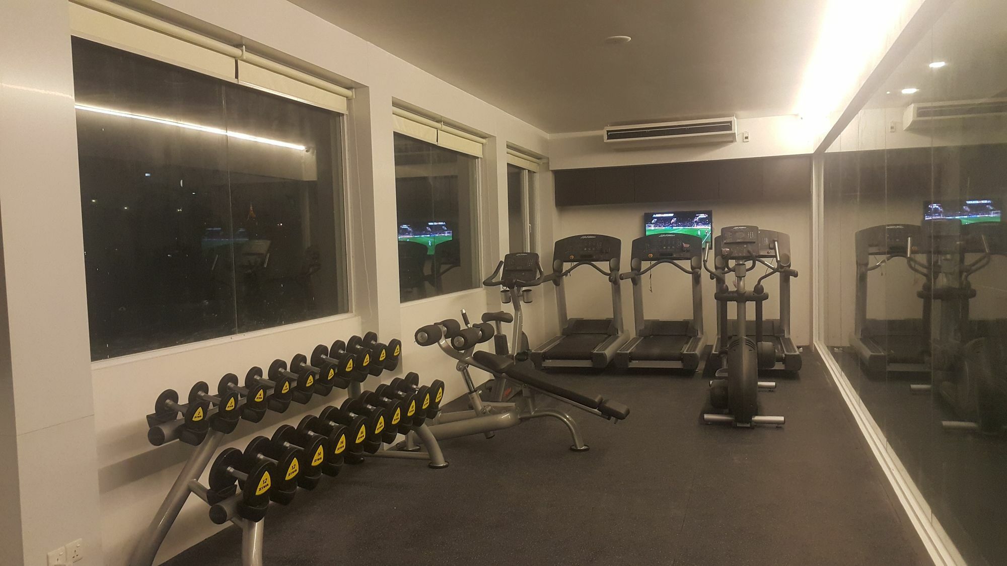 Clover Suites Royal Lake Rangoon Buitenkant foto